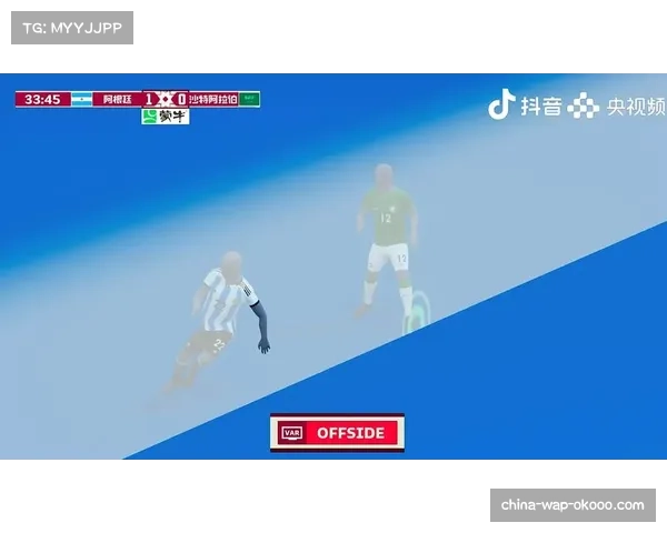 VAR长时间介入，判定朗斯进球前进攻队员是否越位，耗时近四分钟
